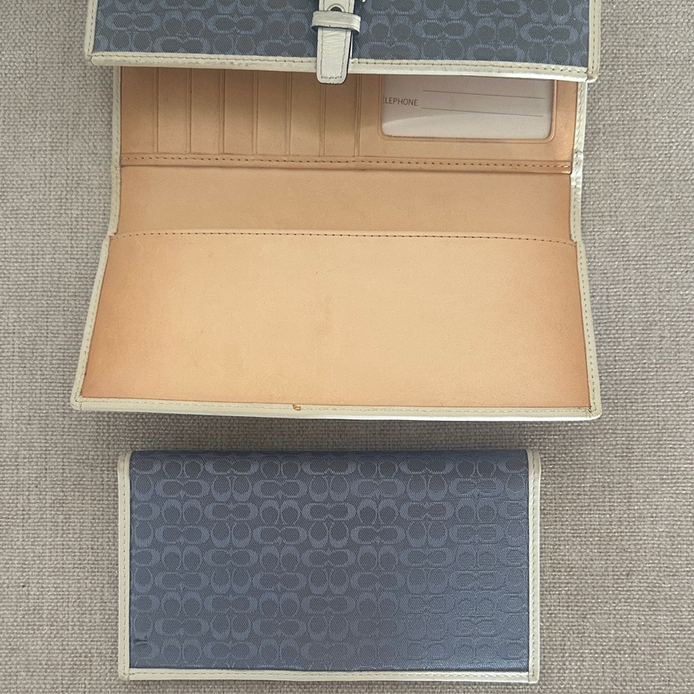 Coach Blue Signature Clutch with Ivory Trim - Picture 8 of 11